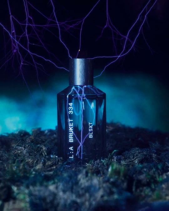 Blixt smells like the air immediately around a thunderstorm: metallic, mineral and charged with ozone.