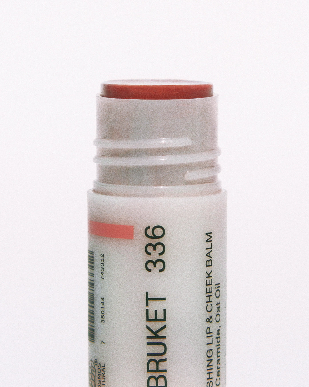 Pink Currant Berry is a cool-neutral rose pink, inspired by the natural colour left by freshly picked Swedish berries. The lightweight balm melts into the skin for fresh and natural looking satin finish.&nbsp;