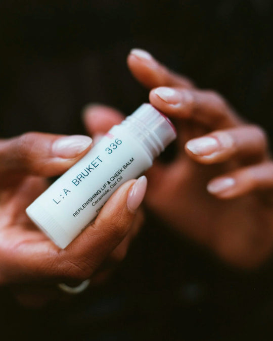 Pink Currant Berry is a cool-neutral rose pink, inspired by the natural colour left by freshly picked Swedish berries. The lightweight balm melts into the skin for fresh and natural looking satin finish.&nbsp;