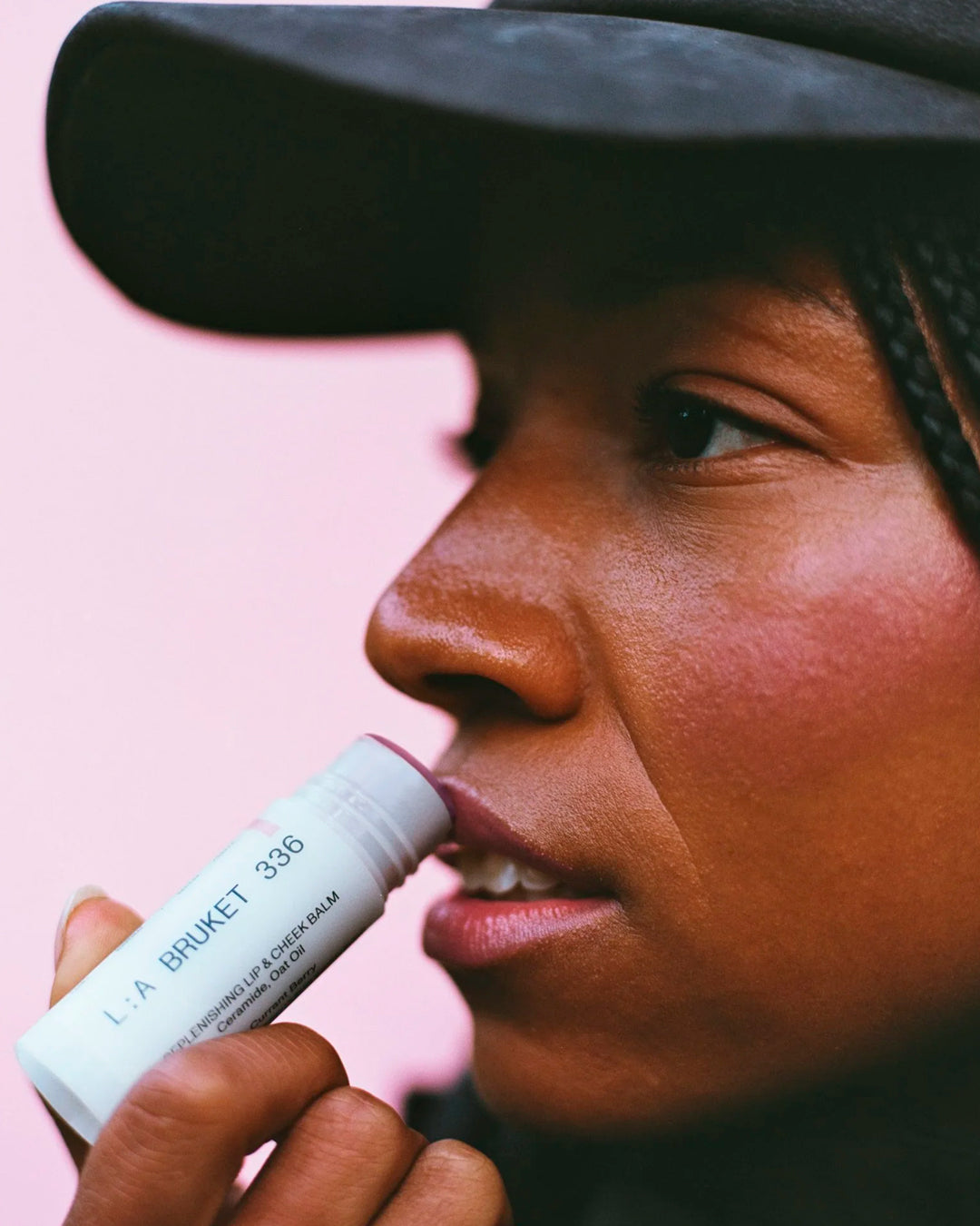 Pink Currant Berry is a cool-neutral rose pink, inspired by the natural colour left by freshly picked Swedish berries. The lightweight balm melts into the skin for fresh and natural looking satin finish.&nbsp;