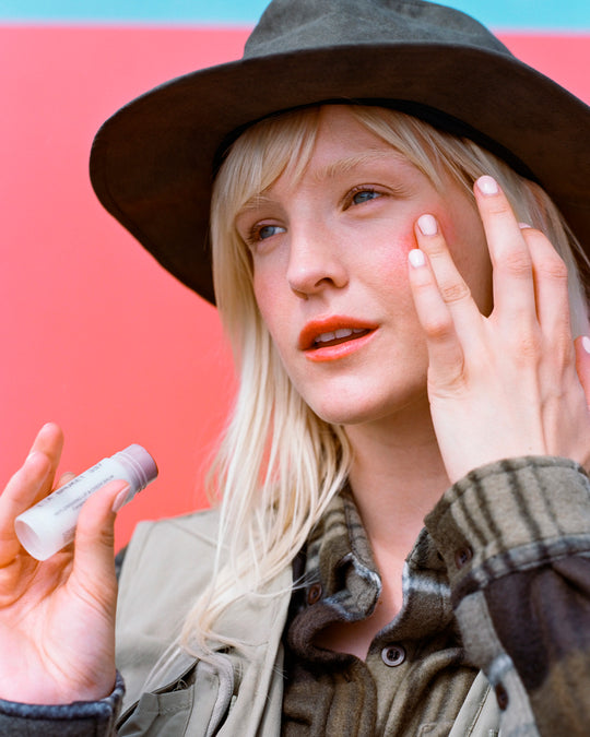 Pink Currant Berry is a deep brown-red, inspired by wild berries found across the Swedish landscape. The lightweight balm melts into the skin for fresh and natural looking satin finish.&nbsp;