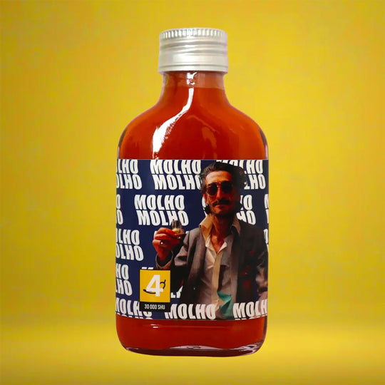 Ancho Clemente leans into warmth, smoke, and depth. Made with ancho and habanero chillies, smoked bell pepper, garlic and cumin, it delivers a rounded, savoury heat with subtle sweetness and a lingering warmth. 100ml bottle