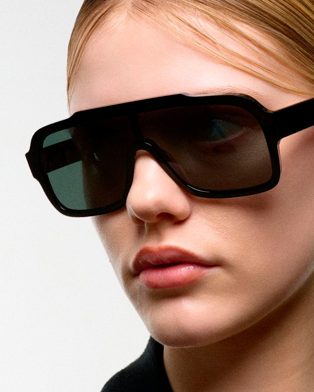 Aspen | Sunglasses | Black / Green Solid Lens