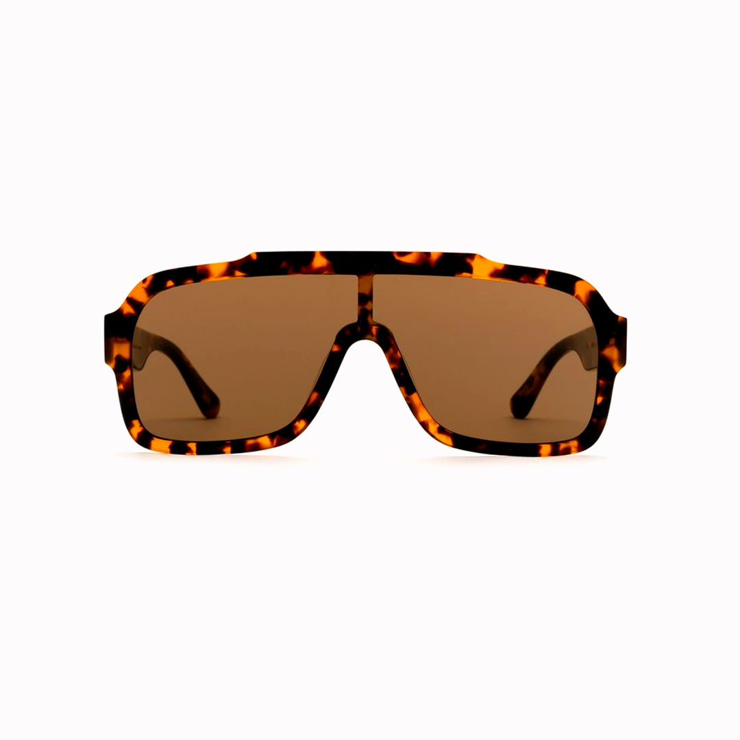 The frame is handmade from plant-based acetate, finished with Carl Zeiss CR-39 lenses. The lens sits wide and close, offering a broad field of vision with reduced side glare. 
