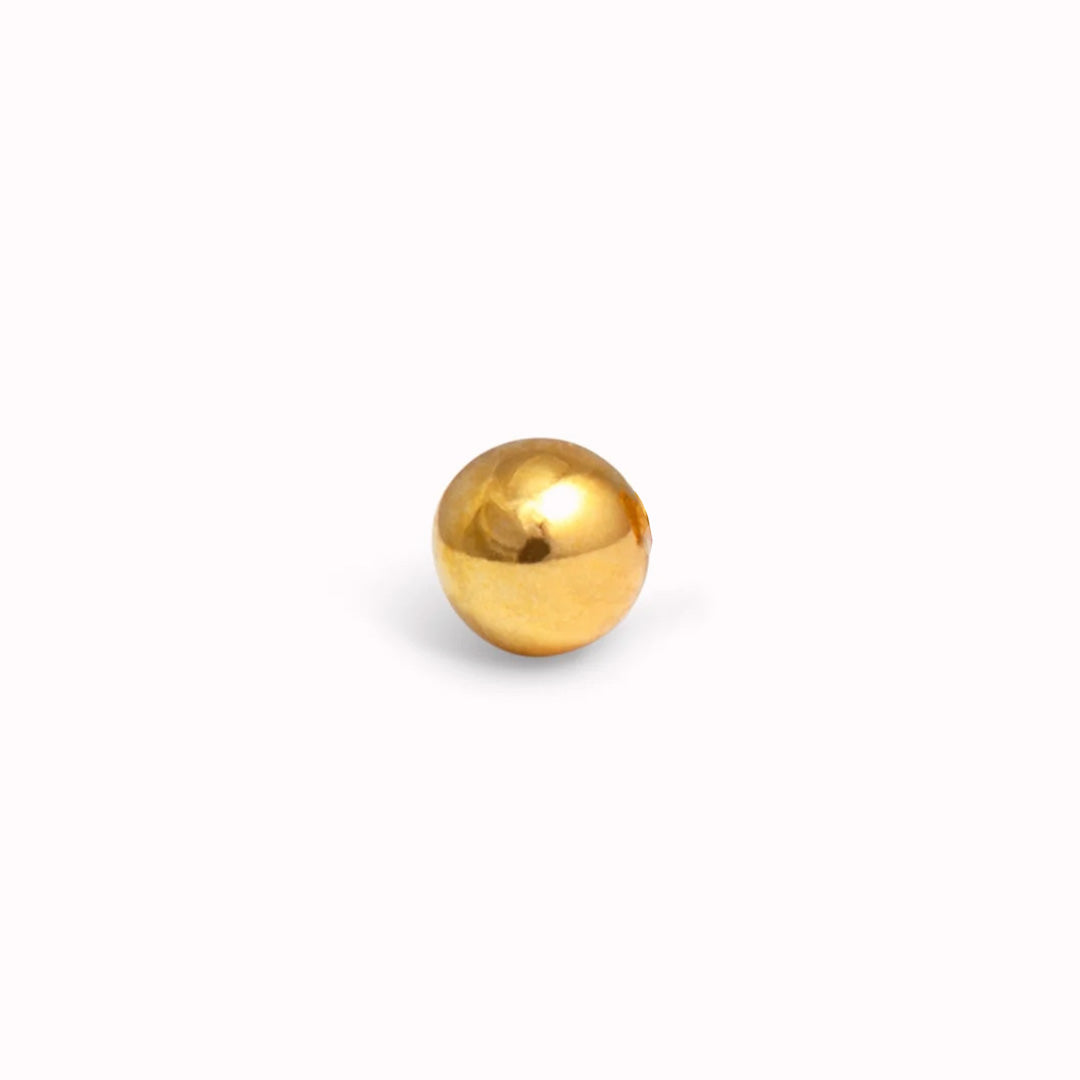 The Colour Ball Gold Plated single stud earring from LULU Copenhagen is a classic to combine with other earrings from the Lulu Copenhagen extensive collection