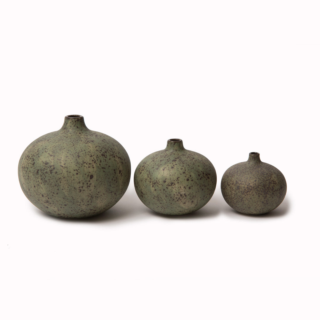 Bari ceramic vases look beautiful as decorative objets on their own, or with minimal fresh or dried flowers and foliage.