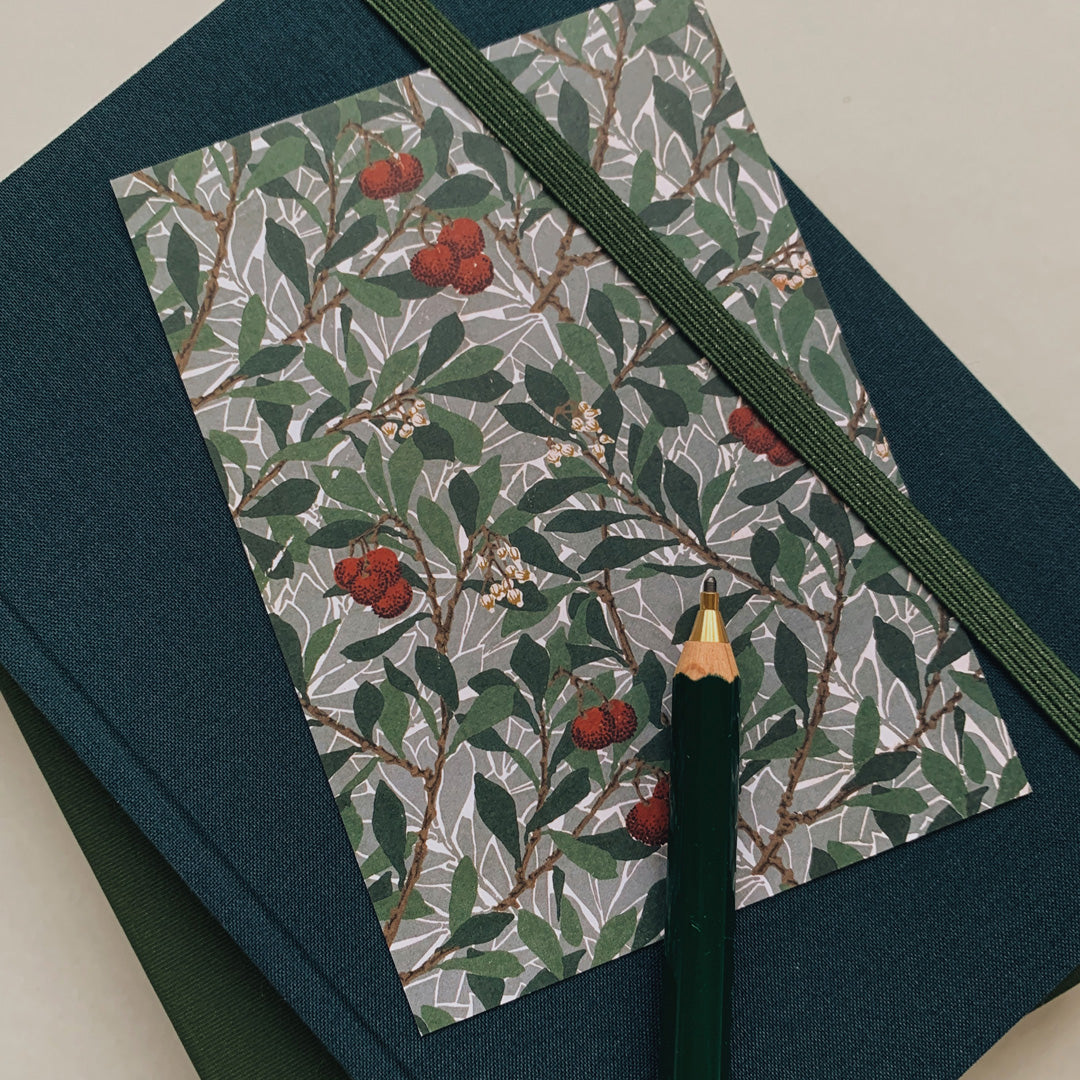 This A5 Dark Blue notebook has 140 pages of high-quality lined paper, with an elastic closure.  Whether you need a notebook for work, university or personal use, the Bea Notebook is the perfect choice for you.