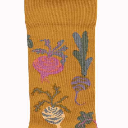 This Bettrave Ocre pair of mid-calf length socks is from the AW24 Herbier collection.

Quality: 90% Egyptian cotton double thread, socks are smooth, soft, matt and strong, with a thin and elegant finish