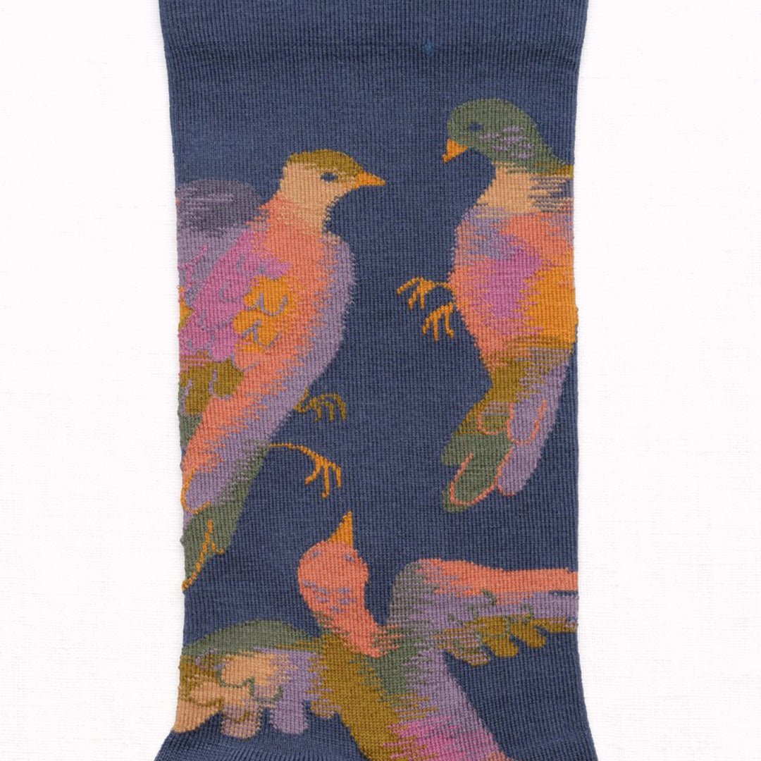 This Oiseaux Denim pair of mid-calf length socks is from the AW24 Herbier collection.

Quality: 90% Egyptian cotton double thread, socks are smooth, soft, matt and strong, with a thin and elegant finish