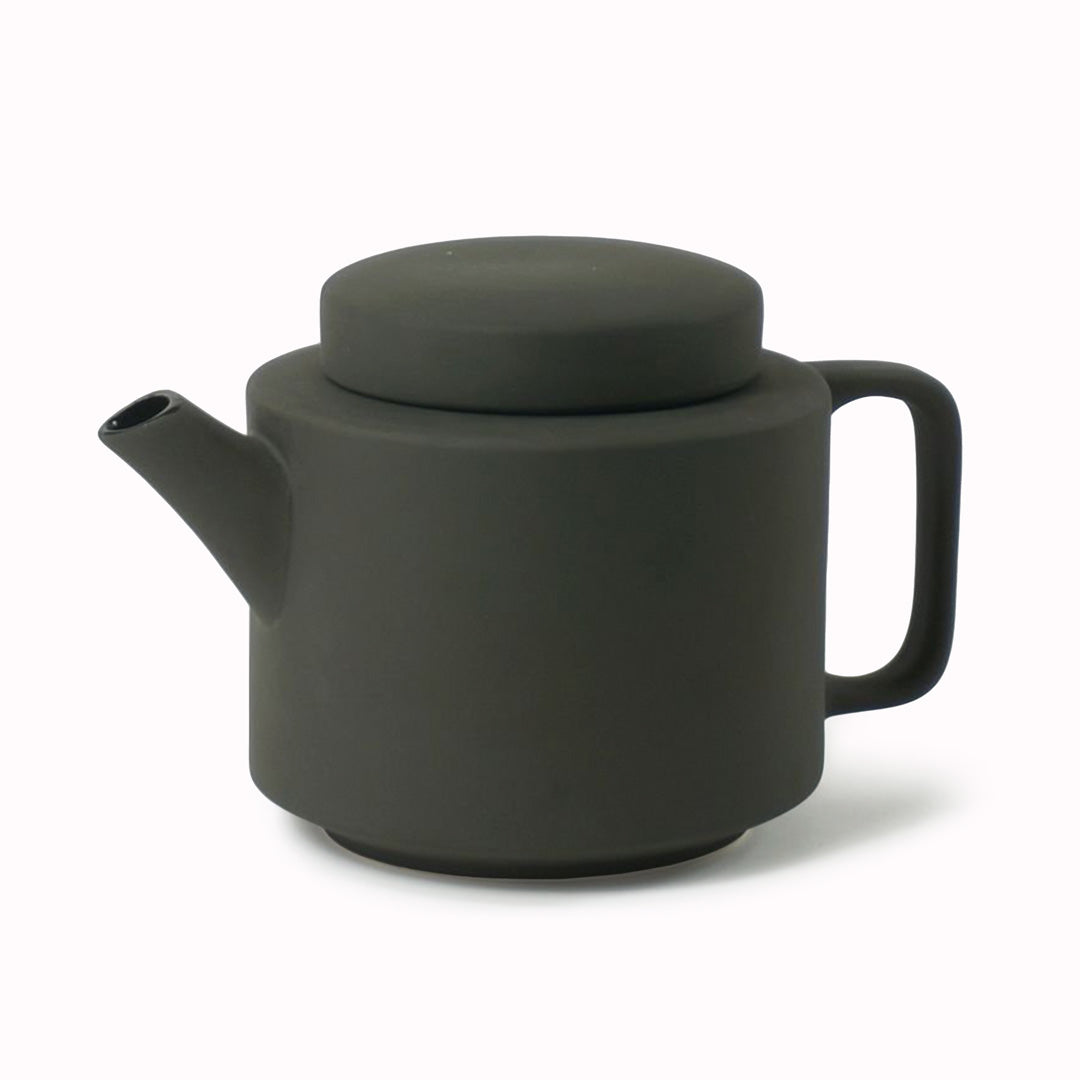 Extra large stoneware teapot from Dutch company Kinta who produce contemporary ceramics and homeware. The extra large teapot is black, with a soft matt exterior finish. Its design is influenced by ceramic trends of the 1960s, but with a pleasing modern and neutral colour palette.