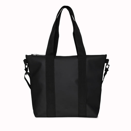 Rains' Tote Bag Mini W3 is a waterproof tote bag and an ideal companion for shopping trips as well as commuting to the office.