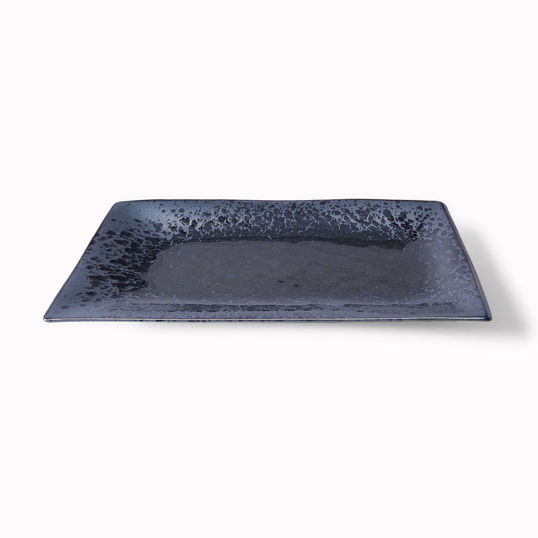 This Serving platter is made of 'Minoyaki' porcelain and is 33cm long, 19cm wide and no two pieces are the same due to the unique hand glazing technique used to create this pattern.