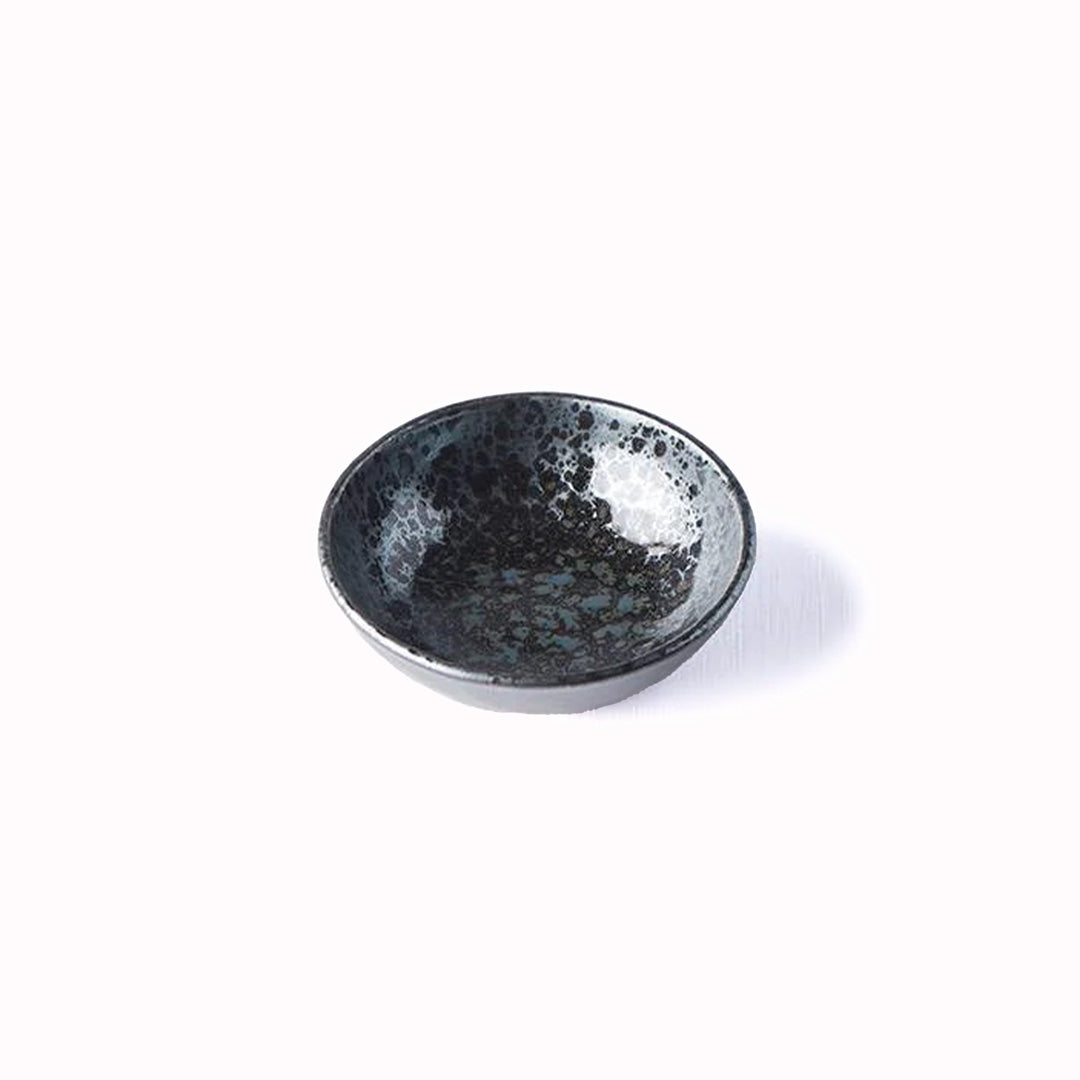 This shallow bowl is made of 'Minoyaki' porcelain and is 13cm in diameter and 4.5cm high,&nbsp; no two pieces are the same, due to the unique hand glazing technique used to create this pattern.