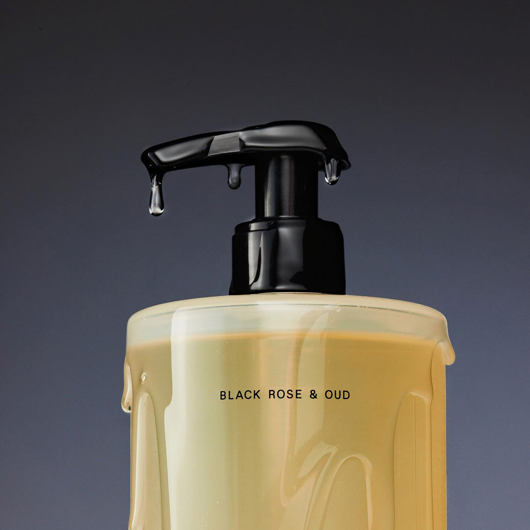Black Rose and Oud combine in this multi-benefiting, refreshing gel body cleanser with antioxidants, ocean botanicals and naturally hydrating ingredients. Soften and soothe while cleansing to help restore the drying effects of outdoor activity, wind, sun and sea.