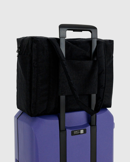 A compact carry-on built around movement. This scaled-down version of BAGGU’s Cloud series keeps the same soft structure, but tightens the proportions for under-seat travel and everyday carry.