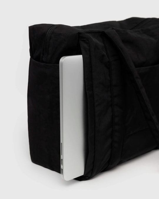 A compact carry-on built around movement. This scaled-down version of BAGGU’s Cloud series keeps the same soft structure, but tightens the proportions for under-seat travel and everyday carry.