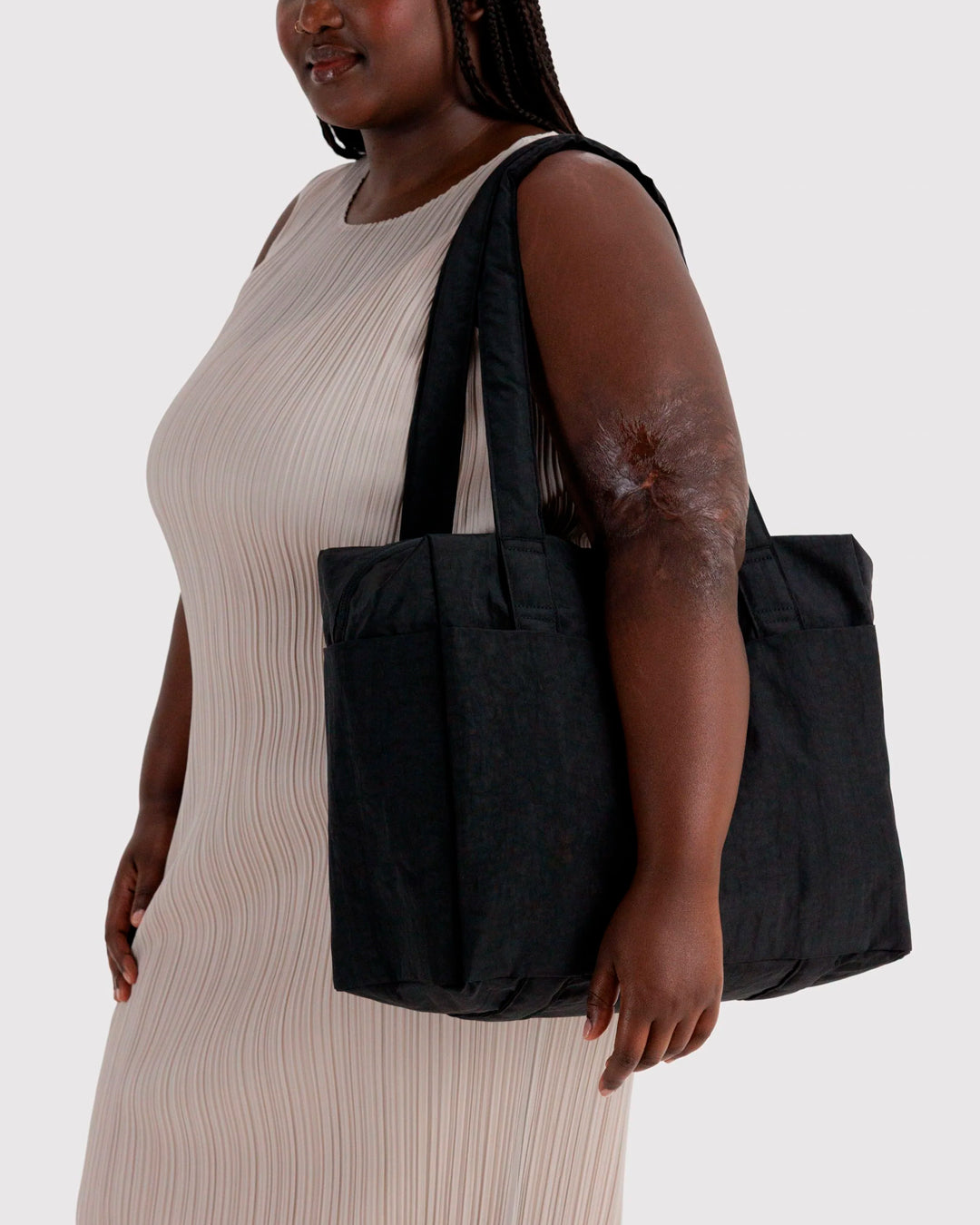 A compact carry-on built around movement. This scaled-down version of BAGGU’s Cloud series keeps the same soft structure, but tightens the proportions for under-seat travel and everyday carry.