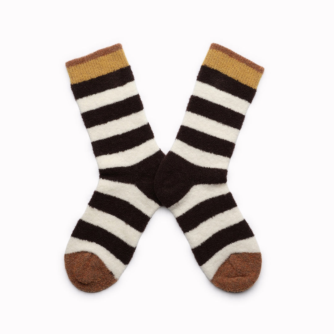 The French brand Bonne Maison creates high quality socks with Egyptian cotton and an elastane double thread. These fluffy mid-rise socks are machine washable at 30/40° C. The composition of these thin socks is : 62% wool, 37% polyamide, 1% elastane. This perfect mix offers to these fluffy socks warmth and comfort.