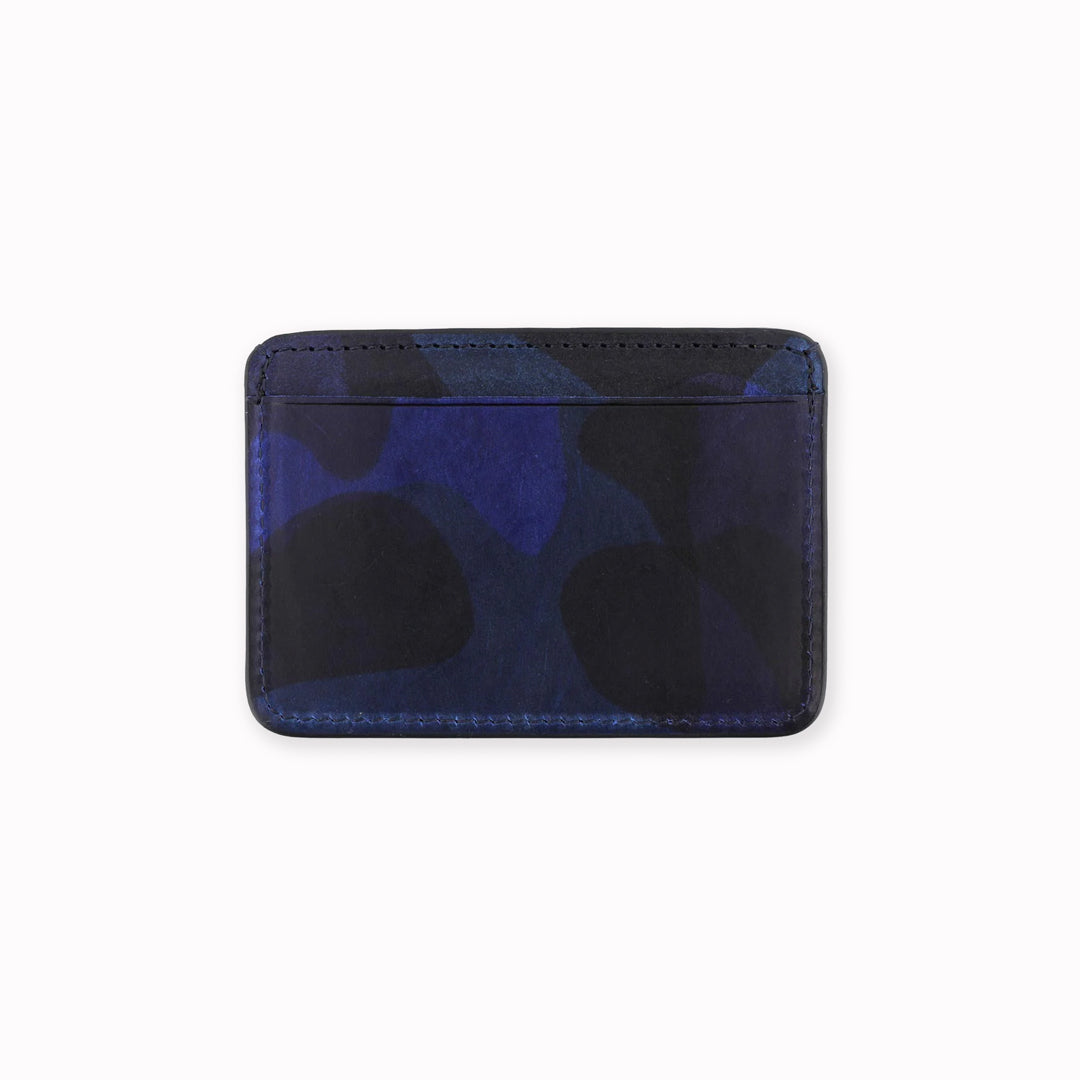 A slim and stylish cardholder from Escuyer, in Blue leather with Camouflage pattern. 