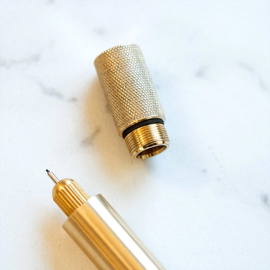 The Tom's Studio Lumos Pro in Matte Midnight is a precision-engineered, infinitely refillable fineliner, writing and brush pen designed for creators who reject disposable tools. End cap Detail