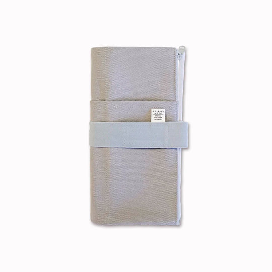 The Canvas Cover is a folding stationery pouch with a zipper compartment and internal sleeve for inserting 1 notebook cover. There are 3 additional pockets on the exterior for slim stationery tools such as pens or a ruler.