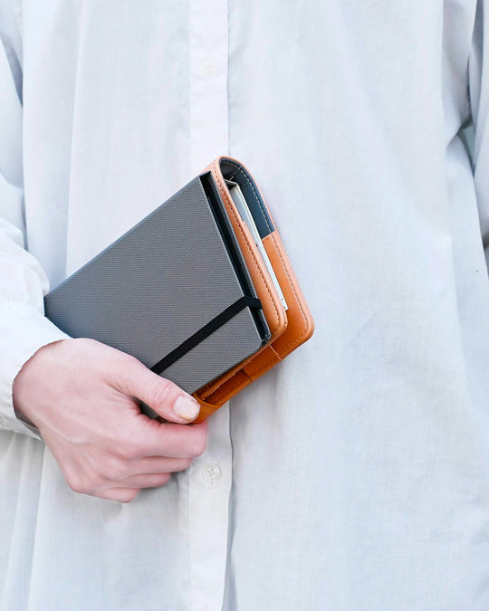 The Bullet Jotter by Yamamoto Paper is a modular note-taking system comprising an outer cover jacket with internal space to hold 2 bullet paper pads. 