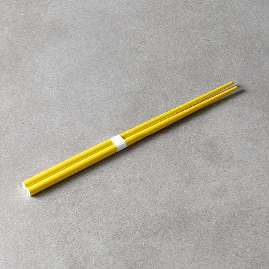 Canary Yellow lacquerware finish with white accent chopsticks from Made in Japan. This Chopstick collection is designed and made at the Zumi workshop in Fukui prefecture, Japan. This region of Japan has a 1500-year-old history of crafting with Lacquer.&nbsp;