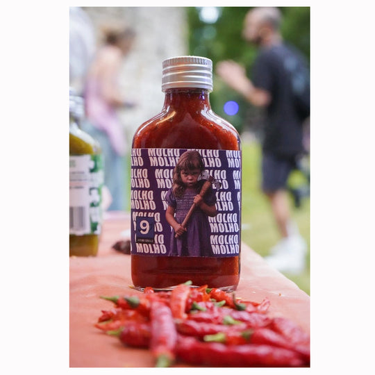 Carolina is Molho Molho at its most intense. Built around Carolina Reaper chillies and balanced with fruit notes and sharp acidity, it delivers explosive heat without losing control.