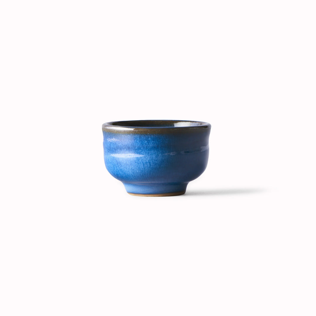 Stunningly crafted sake cup from Japan that will take your sake enjoyment to a new level. This sake cup is 3.5cm high and approximately 6cm in diameter