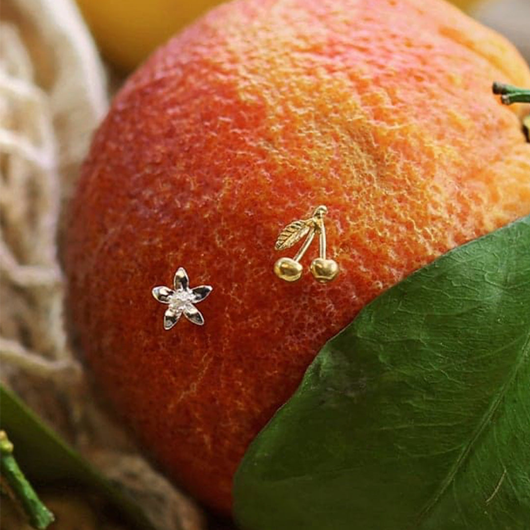Fruity Cherry Single stud earring in a choice of 22ct Gold Plated or Sterling Silver from Alex Monroe's 'La Dolce Vita' collection. Inspired by long warm days in Italy, and the scents of summer fruits. Perfect for mixing and matching with other Alex Monroe earrings.