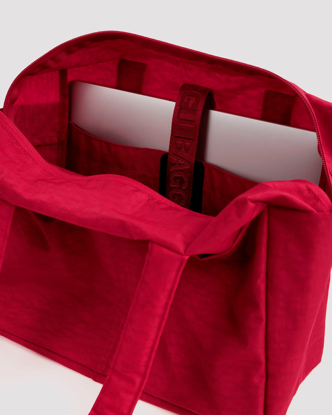 A compact carry-on built around movement. This scaled-down version of BAGGU’s Cloud series keeps the same soft structure but tightens the proportions for under-seat travel and everyday carry.
