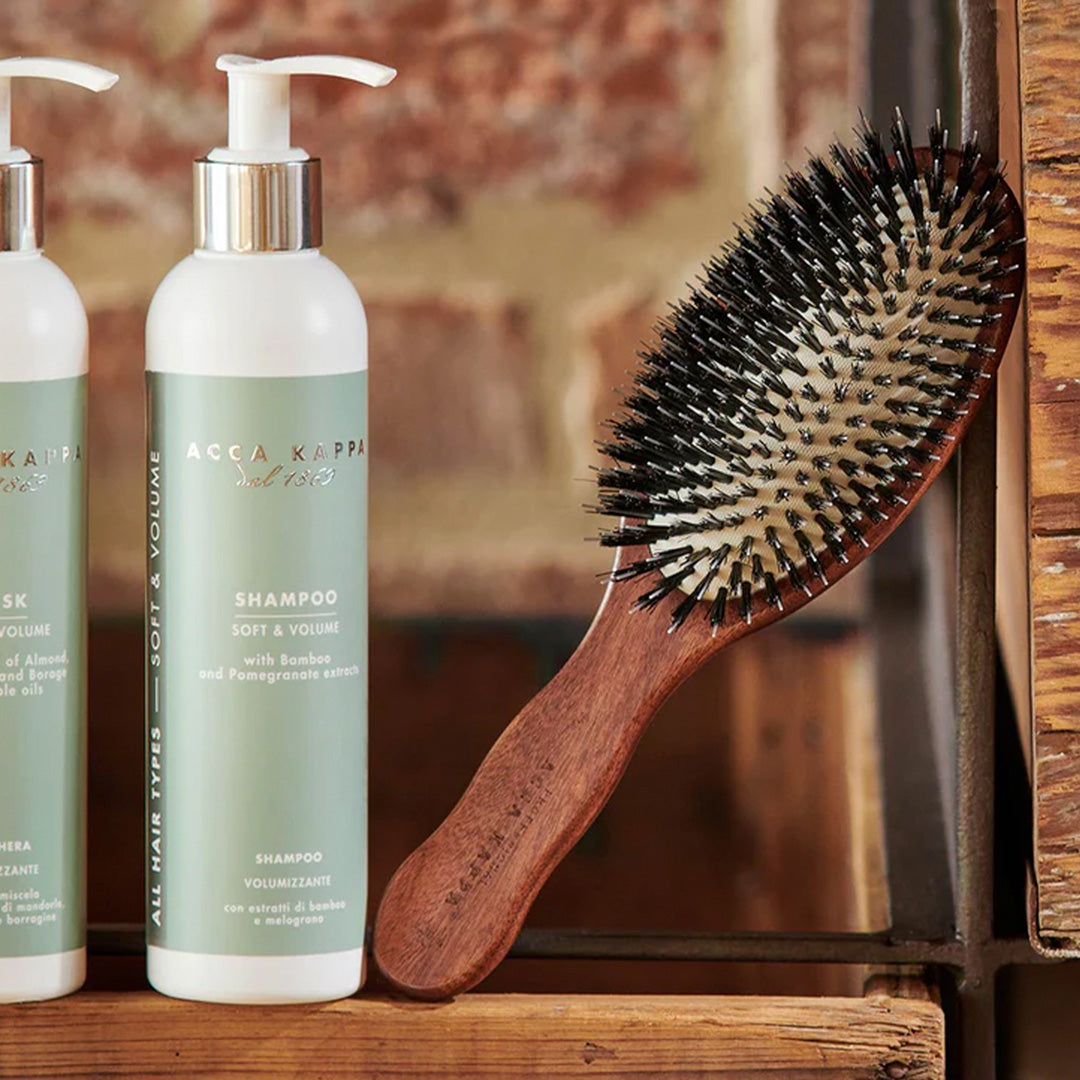 The Classic Oval Brush with Mixed Bristles from Acca Kappa is a reflection of the brand's dedication to quality and tradition in haircare. Crafted from hand-finished Kotibé wood,