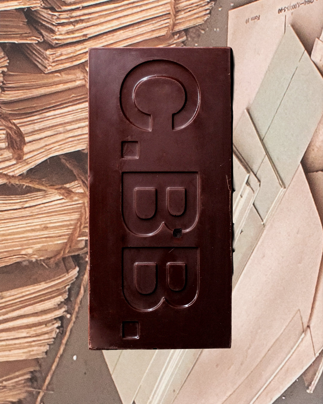 Cacao Nibs is another pure bar from Casa Bosques - a tactile expression of cacao’s raw roots. Made with just three ingredients, this bar is an ode to minimalism