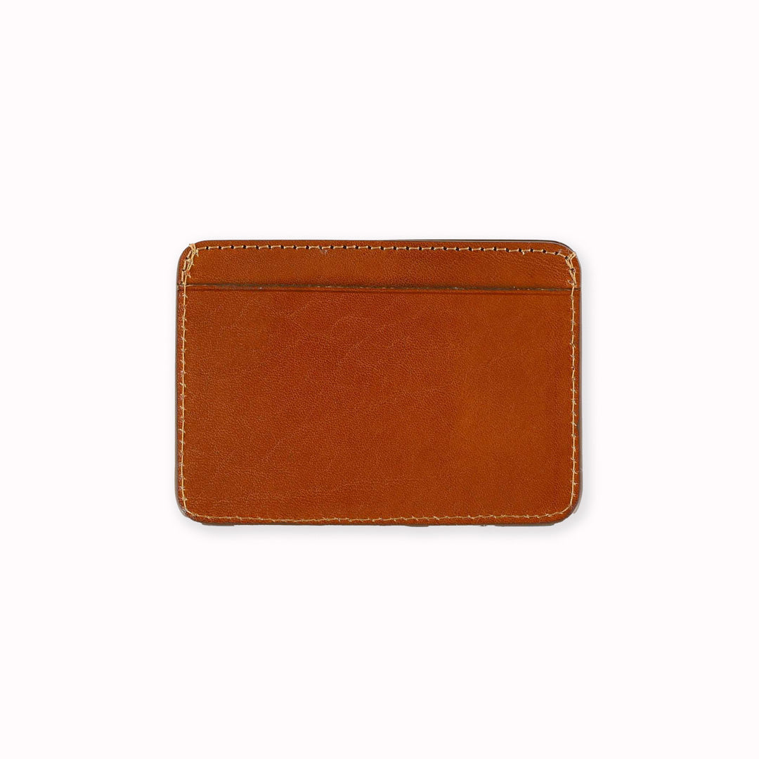 A slim and stylish cardholder from Escuyer, in Cognac brown leather. The cardholder is handmade by Portuguese artisans, using vegetable-tanned leather from a tannery in Tuscany, Italy.