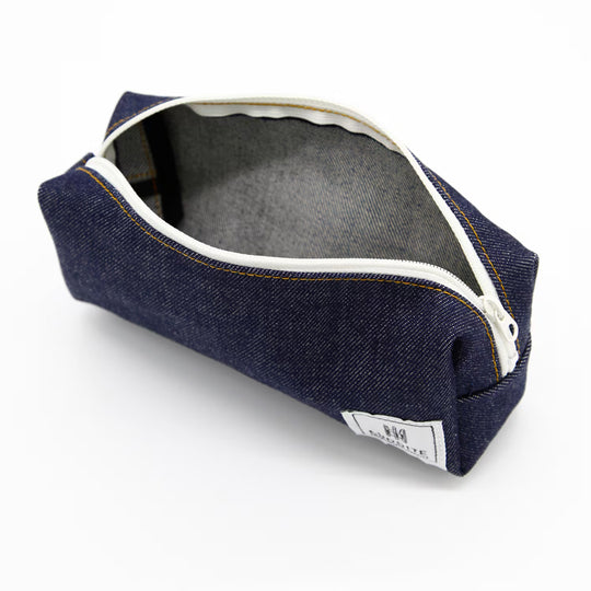 durable and tactile pencil case features a zipper along the length of the pencil case allows easy access to the items inside. The large cube shaped pen case is ideal for storing all your stationery