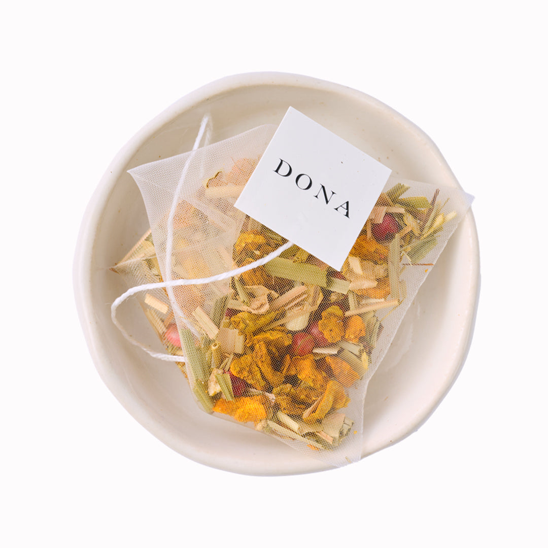 A thoughtfully blended herbal tea sachet set designed for everyday sipping and creative brewing. Each sachet couples single-origin Nicaraguan turmeric with fresh lemongrass, warming ginger