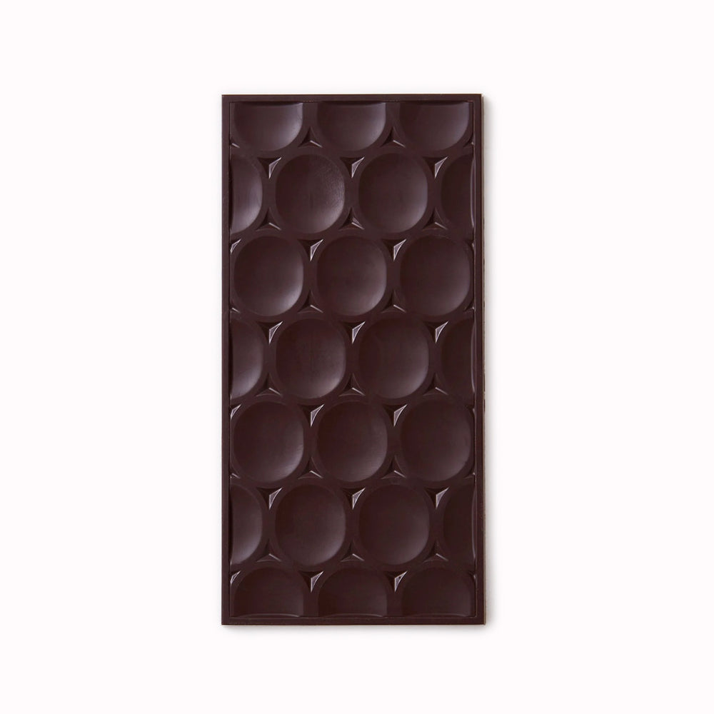 A unique combination of two signature (and favourite) products: dark chocolate and sourdough. The sourdough crumbs from the bakery and a touch of Halen Môn sea salt add crunch and a smooth, malty flavour to the Ecuadorian chocolate.
