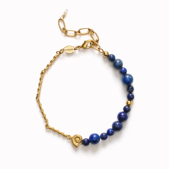 DEEP BLUE captures a quieter kind of glamour. Still, confident and endlessly wearable — where depth meets ease.