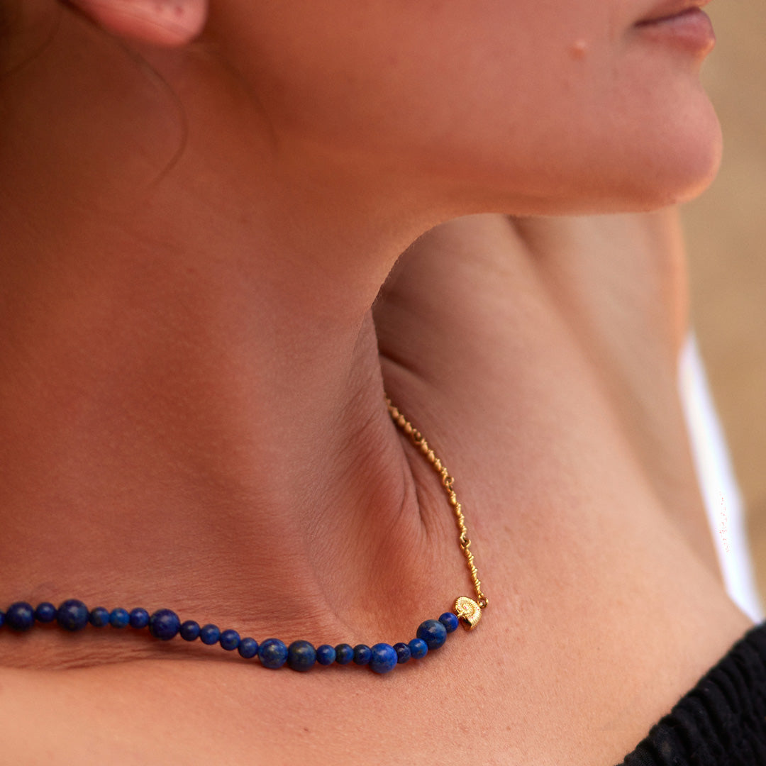 DEEP BLUE feels like still water at dusk. Ancient in spirit, effortless in style — where serenity runs deep.