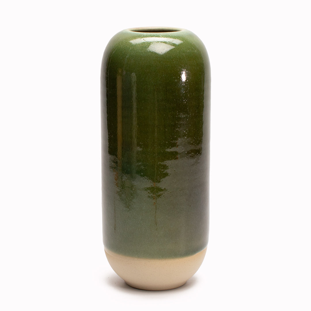 Deep Forest is a vibrant dark green hued Yuki Ceramic Vase <span data-mce-fragment="1">that is drip glazed and hand-thrown in watertight stoneware.</span>