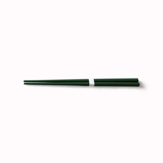 Deep Green lacquerware finish with white accent chopsticks from Made in Japan. This Chopstick collection is designed and made at the Zumi workshop in Fukui prefecture, Japan. 