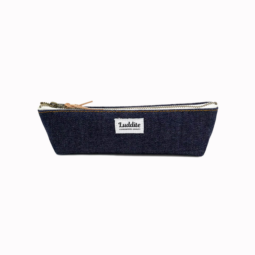 Boat shaped pen and pencil case by Japanese stationery brand Luddite.  The durable and tactile pencil case features a zipper along the length of the pencil case allows easy access to the items inside.