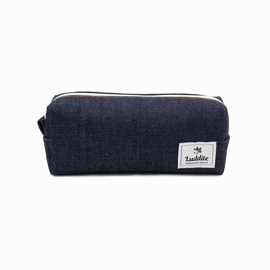 durable and tactile pencil case features a zipper along the length of the pencil case allows easy access to the items inside. The large cube shaped pen case is ideal for storing all your stationery