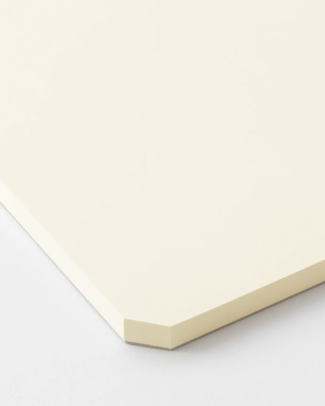 MD Paper epitomises the subtlety, elegance and simplicity of design of good Japanese stationery, concentrating on the quality of material over branding or printed design.

