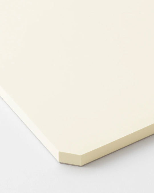 MD Paper epitomises the subtlety, elegance and simplicity of design of good Japanese stationery, concentrating on the quality of material over branding or printed design.
