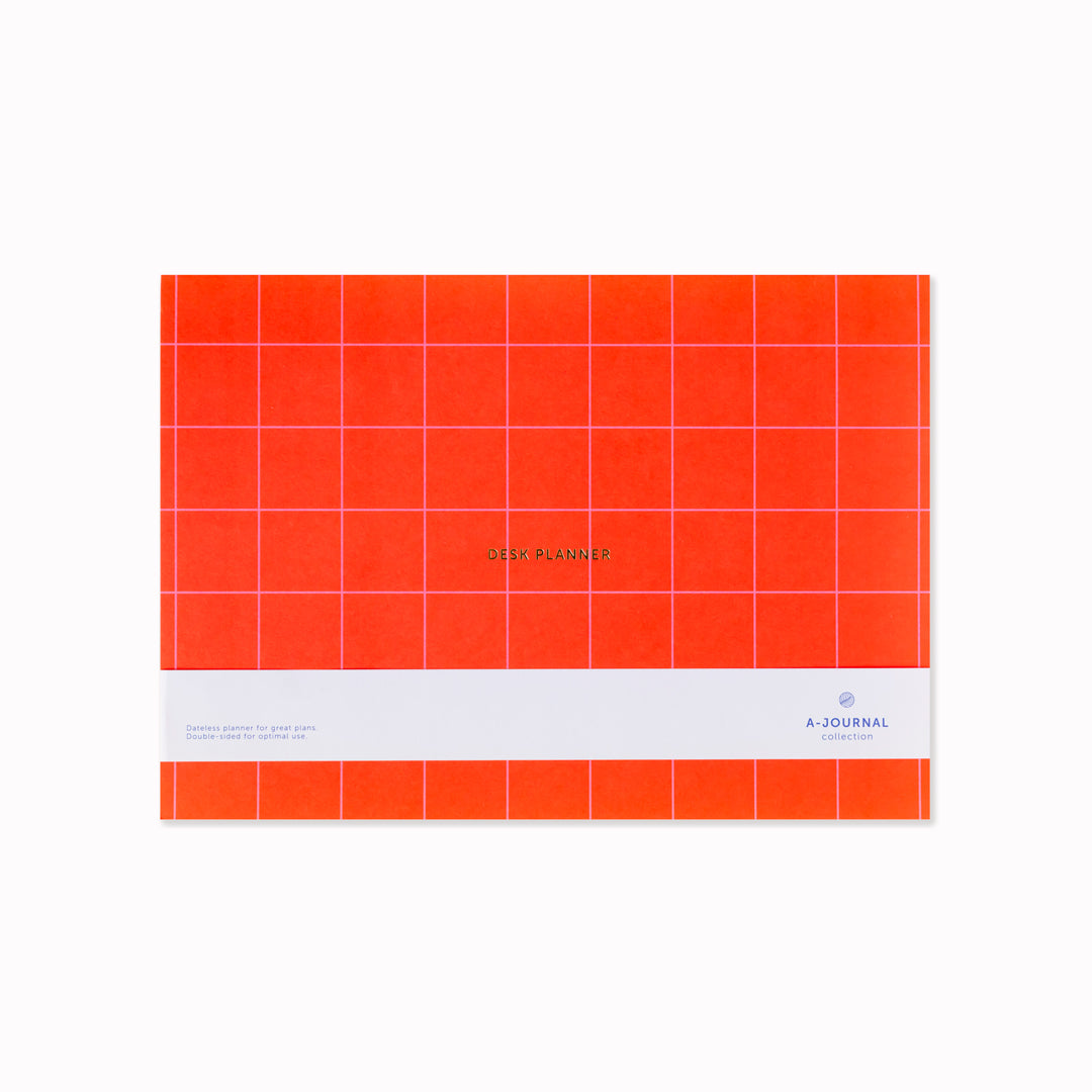 A weekly desk planner in pad format, designed to sit flat and stay visible. The layout is open and minimal, giving the week structure without crowding the page.