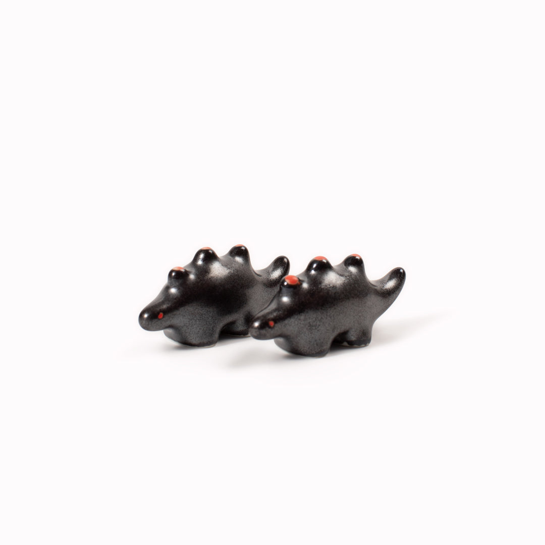 Dinosaur shaped chopstick rest made from 'Minoyaki' porcelain, fired at a high temperature and hand finished in Gifu prefecture, Japan.