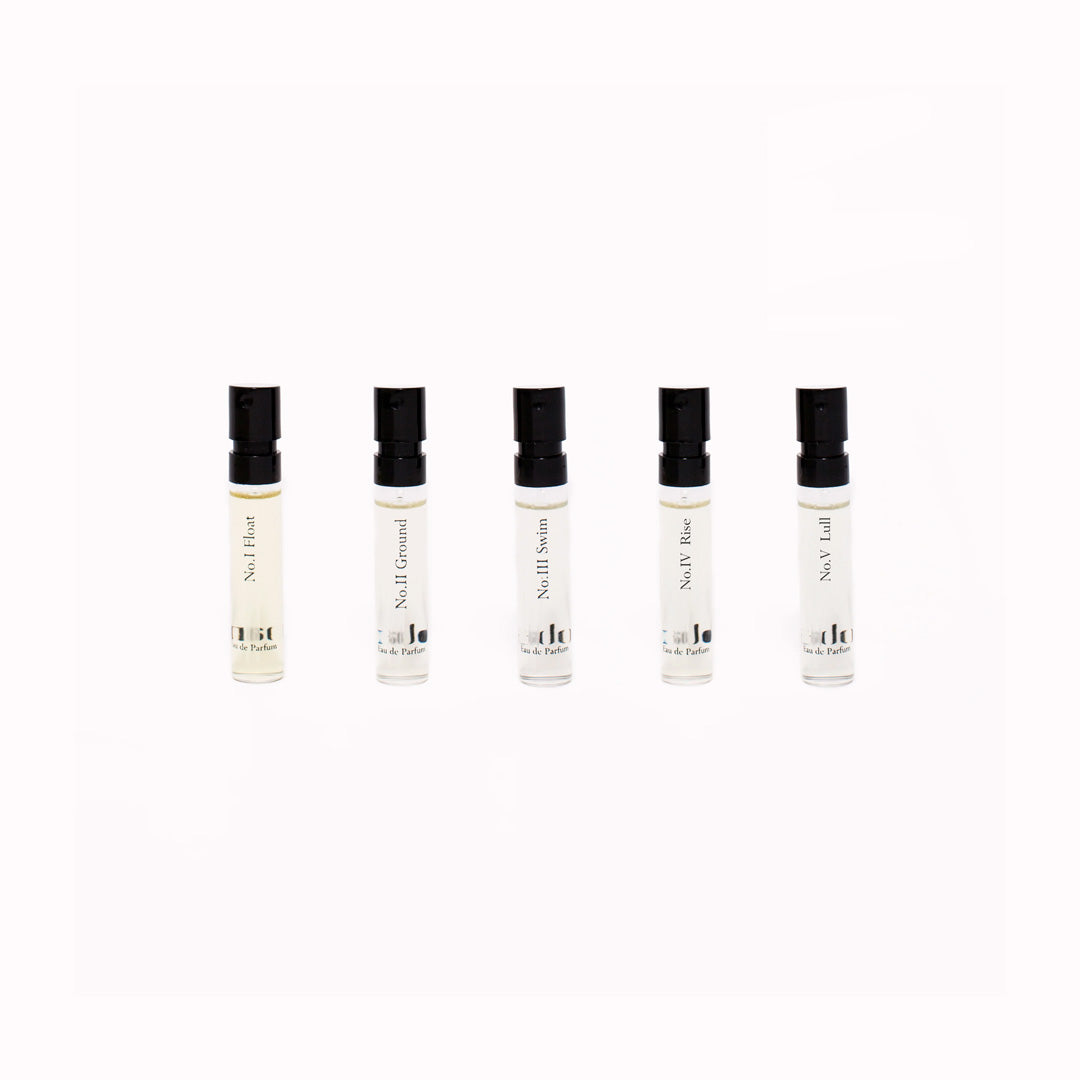 The Gabar Collection Discovery Set offers a unique olfactory journey through 5 of its fragrances, each contained in 2ml glass vials.
