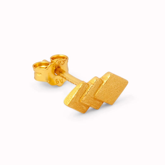 Gold Plated Domino 3 is made to mix and match with the other earrings in LULU Copenhagen's cute and playful range.