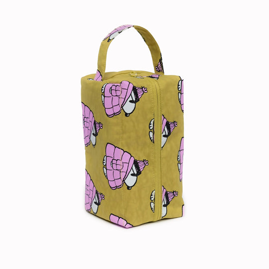 Puffer Snoopy design Dopp Kit toiletries bag by Baggu for all your travel essentials. Cube shaped pouch with full zip opening for easy access and visibility of your cosmetics and toiletries.&nbsp;
